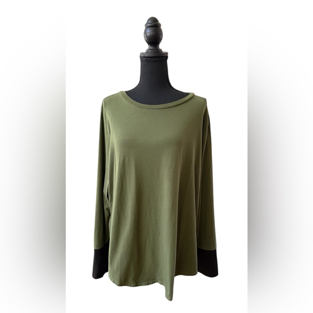 Universal Standard: Green Women's Crew Neck Swetaer with Black Trimmed Sleeves